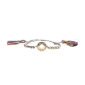 Dettaglio macro del simbolo dell'infinito su un bracciale intrecciato colorato con perle dorate - Infinito Oro con Grani di Rame Corda Arcobaleno