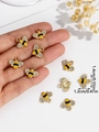 Gedetailleerde weergave van bijenhanger met strassteentjes van 1,4cm bij 1,2cm groot - Bijtje (Zwart & Geel)