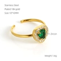 Dettaglio anello in acciaio placcato oro 18K con zircone verde a cuore da 10x10mm - Cuore Verde (ZR586G-05)