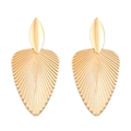 Elegantes pendientes dorados en forma de abanico con textura radiante y metálica - Pendientes / Oro KC (Pendientes) N-177