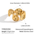 Vue détaillée montrant les dimensions et le poids de la bague ondulée en acier doré 18K - Réglable / Style Vague Irrégulière (YYR025350)