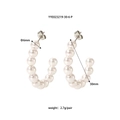 Dettaglio orecchini a C in acciaio inox con perle bianche da 6mm e dimensioni esatte - Argento Diametro 30mm (Perla 6mm)