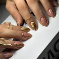 Close-up of nude pink almond press-on nails with 3D fluid gold metallic details - Bz1638 Golden Wind And Jade Dew / Glue Type