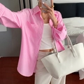 Chemisier à rayures roses pour femmes avec gilet blanc et grand sac fourre-tout chic - S / Rose