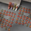 Selbstklebende Halloween Kürbis Nagelsticker mit Goldfolien-Akzenten für festliche Nägel - Orange Grüne Halloween Kürbis Ausdrücke (CO-447)