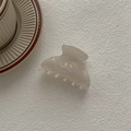 Detalle de pinza para el pelo de acetato blanco jaspeado con acabado perlado elegante - Blanco Sirena