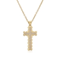 Nahaufnahme der vergoldeten Kreuzkette mit weißen Zirkonia-Steinen und O-Gliederkette - Klassischer Pave Kreuz Stil (2089YH)