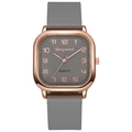 Dettaglio dell'orologio quadrato in oro rosa con quadrante grigio striato e numeri - Grigio
