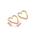 Dettaglio pendente a cuore dorato testurizzato con misure di 29 mm per 25 mm per gioielli - Cuore Pressato ad Olio (F2231) / 29*25mm (ai-5 Pezzi/Confezione) / Oro