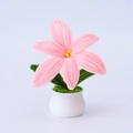 Tournesol rose artisanal en fil chenille dans son pot blanc pour décoration de bureau - Lys / Rose