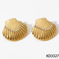 Goldene fächerförmige Ohrringe mit Muschelstruktur und glitzernden Zirkonia - Goldene Muschel-Ohrringe (KD3327)
