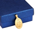 18K vergulde roestvrijstalen Maagd Maria hanger in een blauwe geschenkdoos met textuur - 1.5*2.5cm / Goud