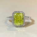 S925 Silberring mit gelbem Radiant-Schliff-Edelstein und Halo-Pavé-Diamantfassung - US 5 / Apfelgrün