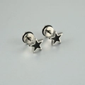 Clou d'oreille pentagramme minimaliste en acier argenté avec incrustation d'émail noir - 1.2X6X6MM / Étoile à cinq branches