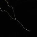 Dettaglio collana lunga a nappa dorata a forma di Y con perline su velluto nero - Oro (Forma Y Nappa)