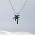 Collier en chaîne argentée avec pendentif palmier vert à effet goutte d'huile élégant - Cocotier / Argent