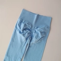 Hautenge Scrunch-Butt Yoga-Hose in Hellblau mit hohem Bund und elastischem Strick - S / Unterteile / Hellblau