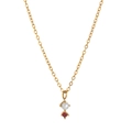 Gouden titanium stalen ketting met elegante hanger van witte parel en een rode edelsteen - Januari Ketting