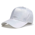 Dettaglio del berretto da baseball argento con paillettes luccicanti e trama riflettente - L (58-60cm) / Bianco