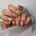 Uñas postizas ojo de gato champán con líneas doradas 3D y diseño minimalista moderno - Estilo Ojo de Gato con Relieve 3D Oro Champaña (JP4016)