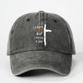 Berretto da baseball grigio lavato con testo I CAN'T BUT I KNOW A GUY e croce - Taglia unica / Nero