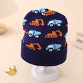 Detail van marineblauwe baby gebreide muts met oranje en blauwe graafmachine borduring - Eén Maat (3 Maanden-2 Jaar) / Marineblauw