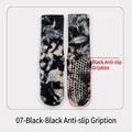 Batik-Yoga-Socken in Schwarz-Weiß-Struktur mit rutschfesten Noppen aus Silikon an der Sohle - 37-41 / 07-Schwarz Mit Schwarzen Griffen