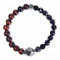 Dettaglio di perle occhio di tigre rosso e pietre nere sfaccettate in acciaio inox - Bracciale in Occhio di Tigre Rosso e Perline Nere Sfaccettate