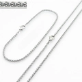 Collar de cadena trenzada de acero inoxidable plateado con detalle de eslabones de cerca - Pulsera 19CM / Color Acero
