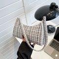 Sac à bandoulière chic en tweed noir et blanc avec un motif à carreaux élégant - Gris