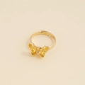 Dettaglio dell'anello a farfalla dorato con zircone giallo e fascia aperta regolabile - Aperto Regolabile / Giallo