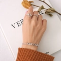 Conjunto minimalista de anillo en H plateado y pulsera de doble cadena de bolas - Pulsera / Color Acero