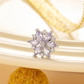 Orecchino a fiore in argento con petali di cristallo viola e zirconi chiari - Blu-Viola (Singolo)