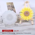 DIY Sonnenblume Silikonform mit fertigem gelbem Blumenharzstück auf Marmortisch - Chrysantheme ZW-299
