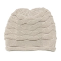 Detalle de gorro de punto beige claro con textura de ondas 3D para calidez invernal - M (56-58cm) / Beige