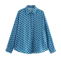 Camicetta da donna a maniche lunghe con stampa geometrica e colletto a risvolto - XS / Ciano
