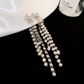 Clip per orecchie con lunghe nappe argentate e catenine pendenti con finitura lucida - Clip per Orecchie a C Doppio Strato con Paillettes Senza Buco (Coppia)