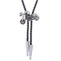 Details von Vintage-Silber-Totenkopf-Bolo-Tie mit geflochtener schwarzer Lederkordel - Seelenreiter Motorrad Totenkopf