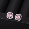 Elegante vierkante oorknopjes met ronde roze edelsteen en pavé diamanten omlijsting - Roze