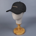 Detalle del bordado dorado Bonne Chance en una gorra de béisbol de algodón negro - M(56-58cm) / Negro