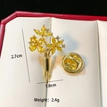 Detailed view of a gold flower brooch with yellow gemstones and size 2.7x1.8cm in a gift box - Gold Yellow Zirconia Bouquet C199