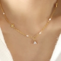 Collana con stella dorata con perle d'acqua dolce e ciondolo in zircone a triangolo - Oro