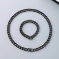 Detalle de conjunto de collar y pulsera cubanos en acero inoxidable negro con cierres - Pulsera 21CM / Negro