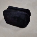 Borsa cosmetica in peluche nera a tinta unita con cerniera e texture morbida - Nero