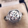Anillo vintage de cobre plateado con halo de circón redondo y piedras baguette - US 6 / Plata antigua