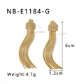 Detailansicht von vergoldeten Quastenohrringen mit Zirkon-Steinen und einer Länge von 6 cm - Gold (NB-E1184-G)