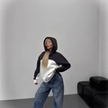 Contrast hooded sweatshirt in black and white with loose fit and blue denim jeans - S / Black Patchwork White