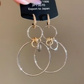 Dettaglio di orecchini a cerchio geometrici a strati in oro e argento a contrasto - Oro Argento Bicolore (Perno in Argento)