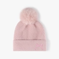 Gorro de punto rosa para mujer con pompón de piel y delicado bordado de lazo - Rosa
