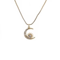 Gouden ketting met zon en maan hanger en zirkonia steentjes op een subtiele boxketting - Maan Ster Zon Hanger-Goud/Witte Zirkonia